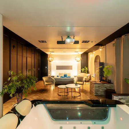 Avec Jacuzzi Prive Ideal Seul Ou Couple - Maison Carre Apartment Nimes