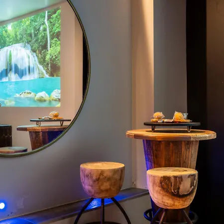 Avec Jacuzzi Prive Ideal Seul Ou Couple - Maison Carre Apartment Nimes