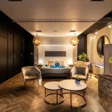 Avec Jacuzzi Prive Ideal Seul Ou Couple - Maison Carre Nimes