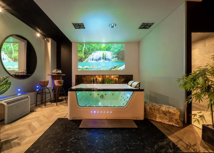 Avec Jacuzzi Prive Ideal Seul Ou Couple - Maison Carre ニーム