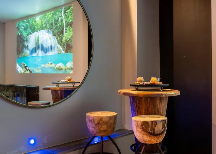 Avec Jacuzzi Prive Ideal Seul Ou Couple - Maison Carre アパート ニーム